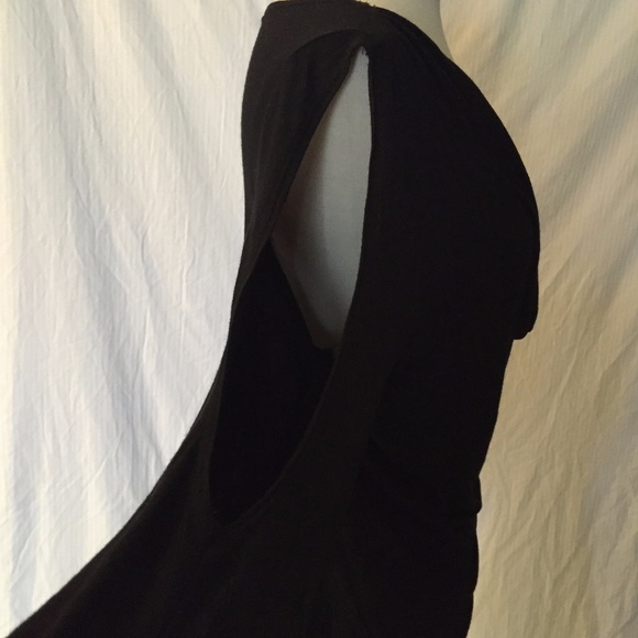 🖤 Cold Shoulder, Hot Look 🖤 Black Cold Shoulder Top – Size L 😏🔥💃 - Picture 6 of 8